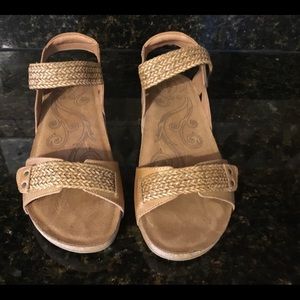 Taos women’s sandals